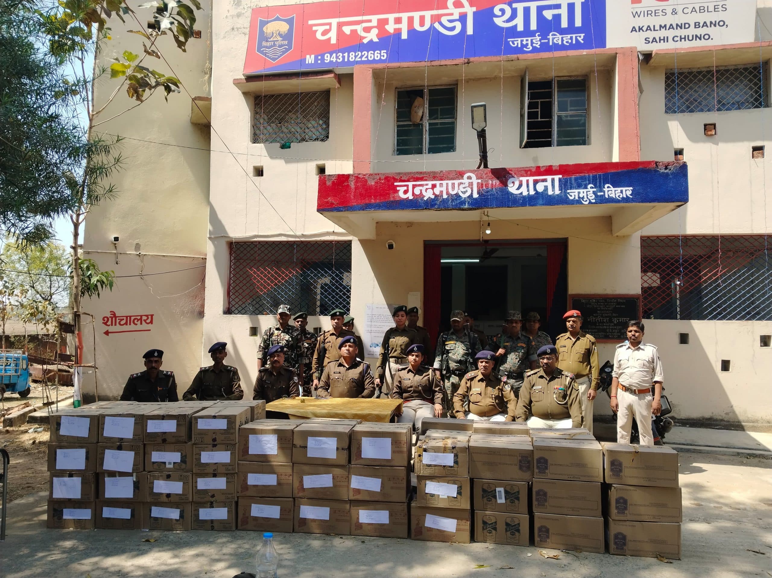 सब्जी लदे वाहन से 85 कार्टन शराब जब्त, तस्कर फरार