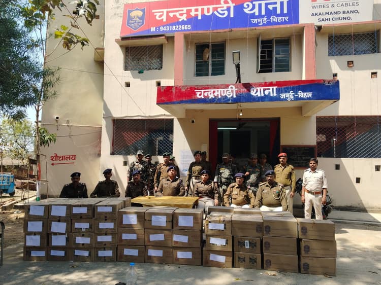 सब्जी लदे वाहन से 85 कार्टन शराब जब्त, तस्कर फरार