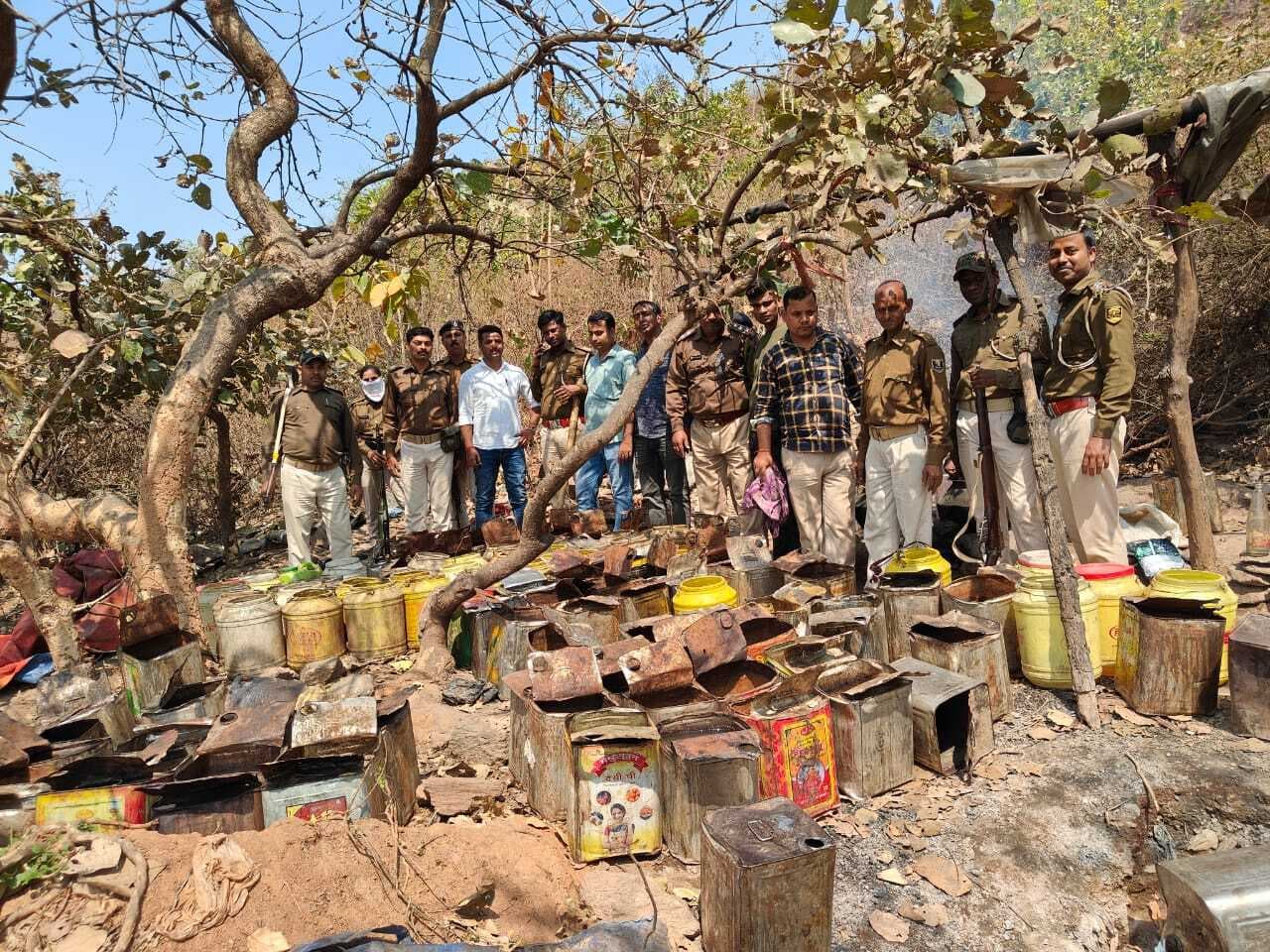 होली से पूर्व सदर पुलिस को मिली बड़ी सफलता, भारी मात्रा में शराब बरामद के साथ कई उपकरण जब्त.