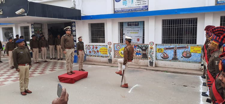 Madhubani News : पुलिस महानिरीक्षक ने किया एसपी कार्यालय का निरीक्षण