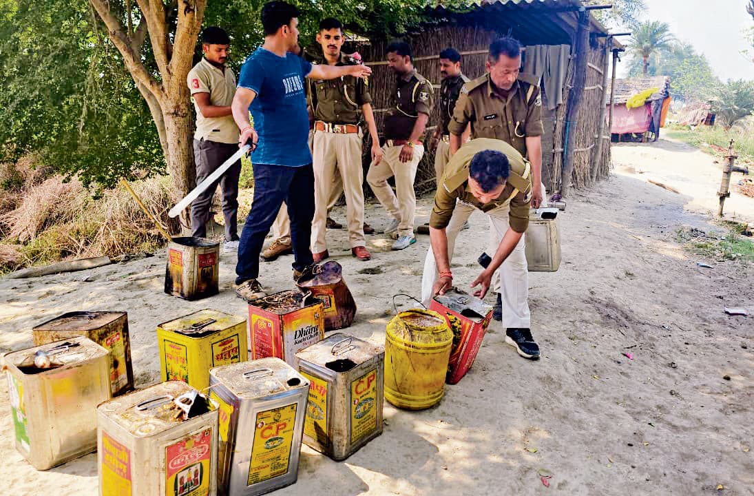Gopalganj News : पुलिस की नजर में शहर व गांव, शुक्रवार-शनिवार को हाइअलर्ट, गंडक नदी के दियारा इलाके में चलाया गया ड्रोन से सर्च अभियान