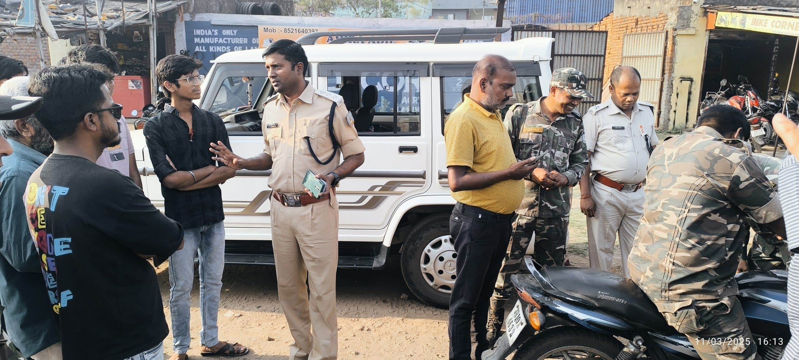 Giridih News: जगह-जगह वाहनों की हुई जांच