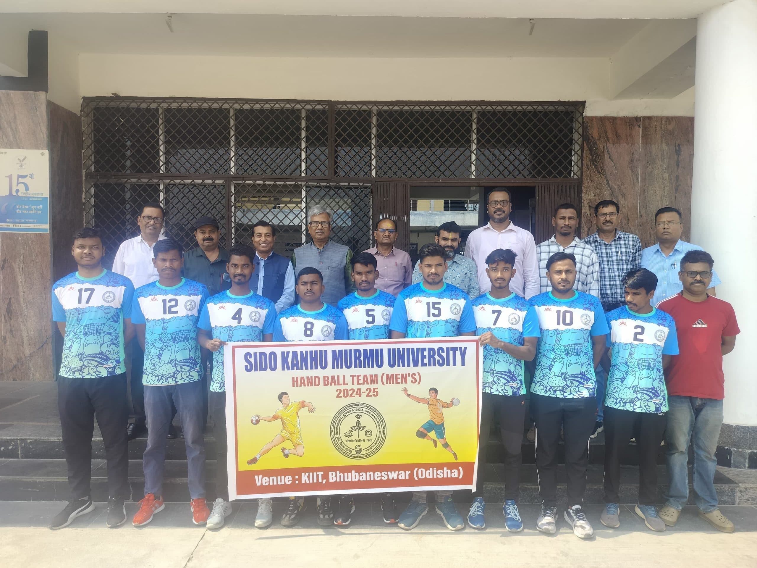 SKMU News <bha>;</bha> अंतर विश्वविद्यालय टूर्नामेंट में भाग लेने के लिए हैंडबॉल टीम रवाना