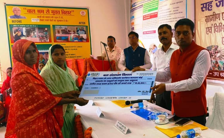 श्रम संसाधन विभाग की योजनाओं का लें लाभ : जिलाधिकारी