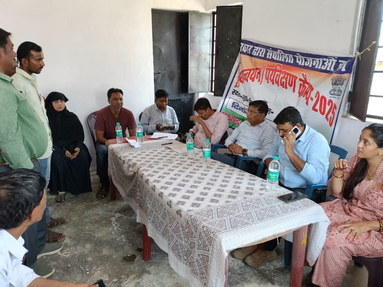 Madhubani News : परिमार्जन, बासगीत पर्चा के लिए दिया आवेदन