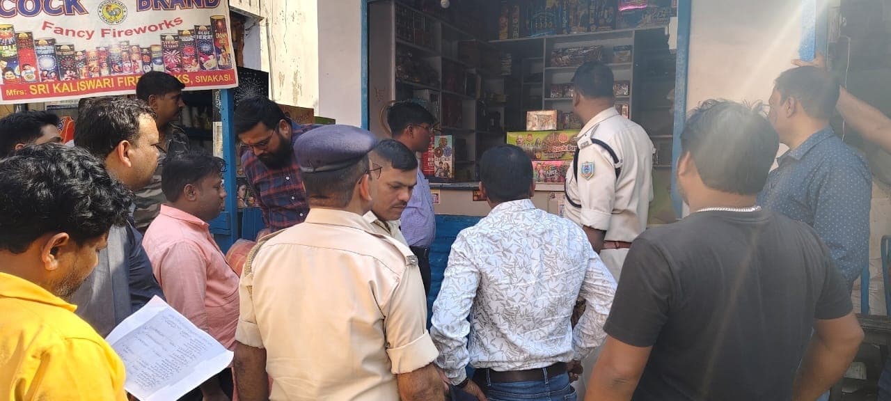 Bokaro News : बिना अनुमति पटाखे का भंडारण करने पर की जायेगी कार्रवाई