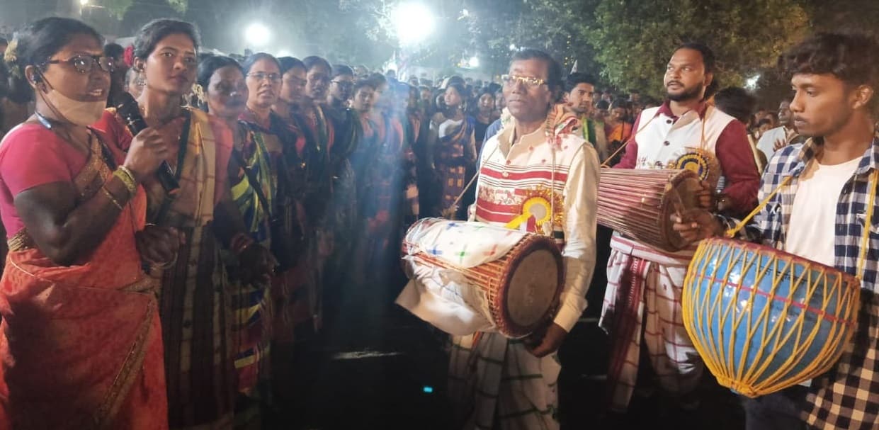 Bokaro News :  दिशोम बाहा महोत्सव मना, मांदर की थाप पर झूमे लोग