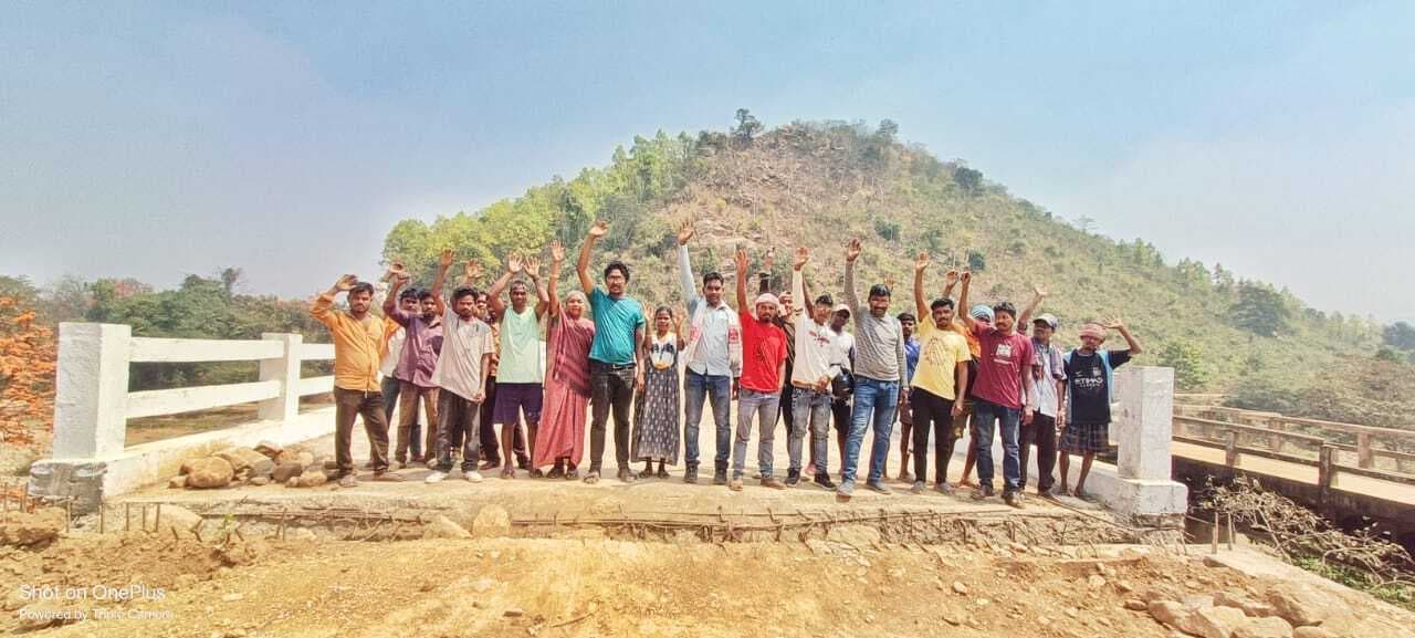 West Singhbhum News : गुड़ासाई में पुलिया निर्माण में मनमानी का आरोप