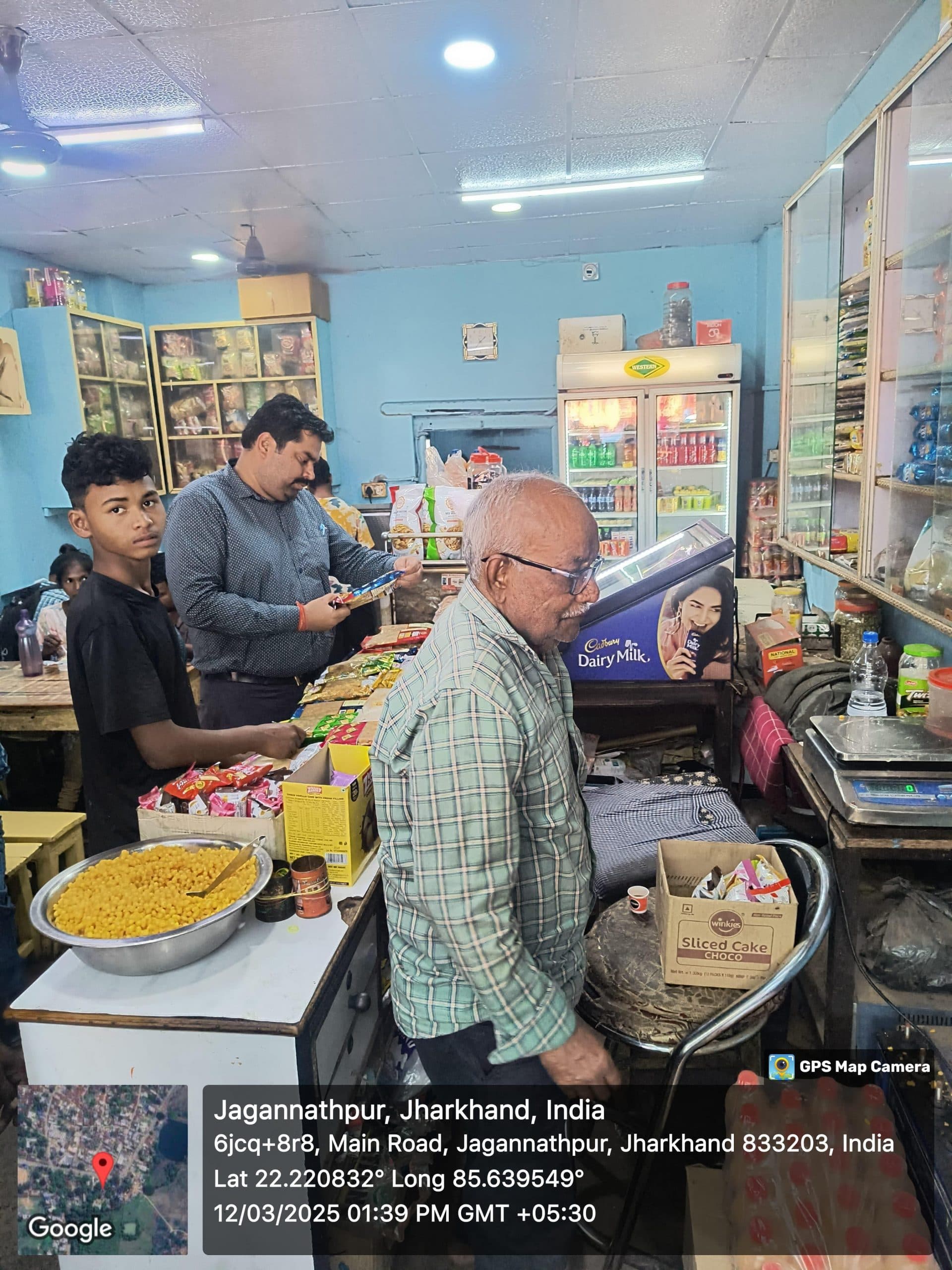 Chaibasa News : खाद्य सामग्रियों की गुणवत्ता का ध्यान रखने का निर्देश, कलाकंद, सेव व मिल्क केक का नमूना संग्रह