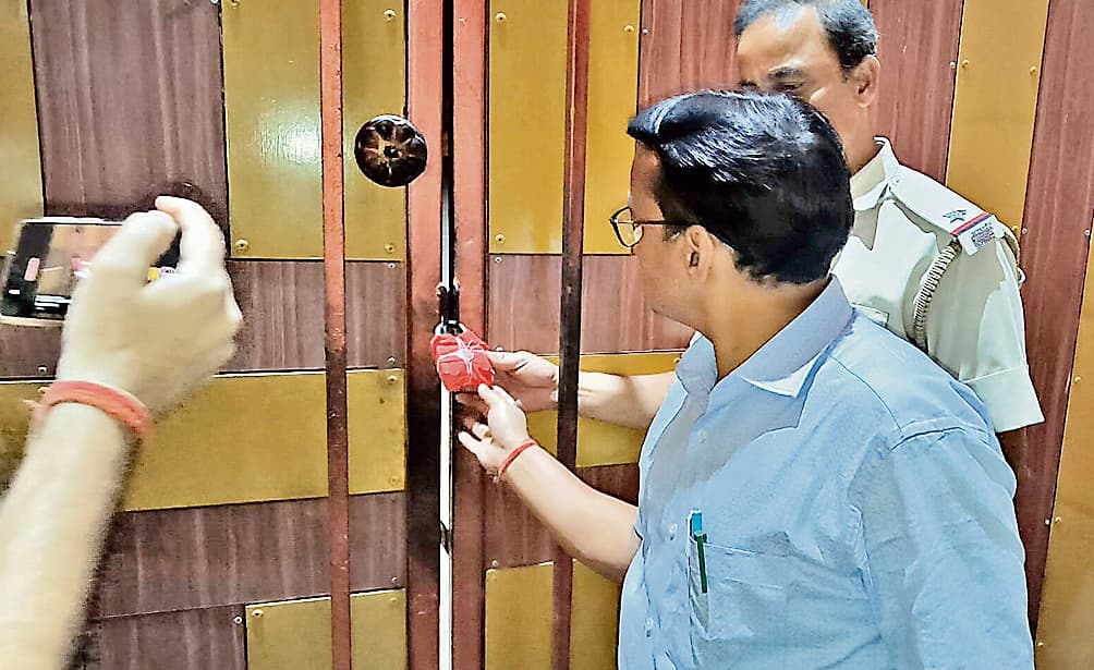 Ranchi News : कार्निवल में बिना अनुमति परोसी थी शराब, प्रशासन ने किया सील