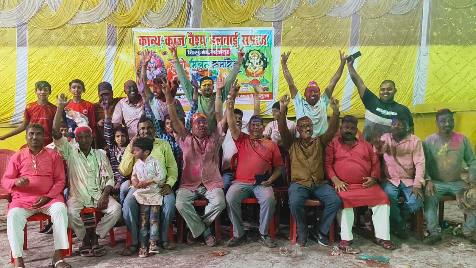 Nawada News : हलवाई समाज ने किया होली मिलन