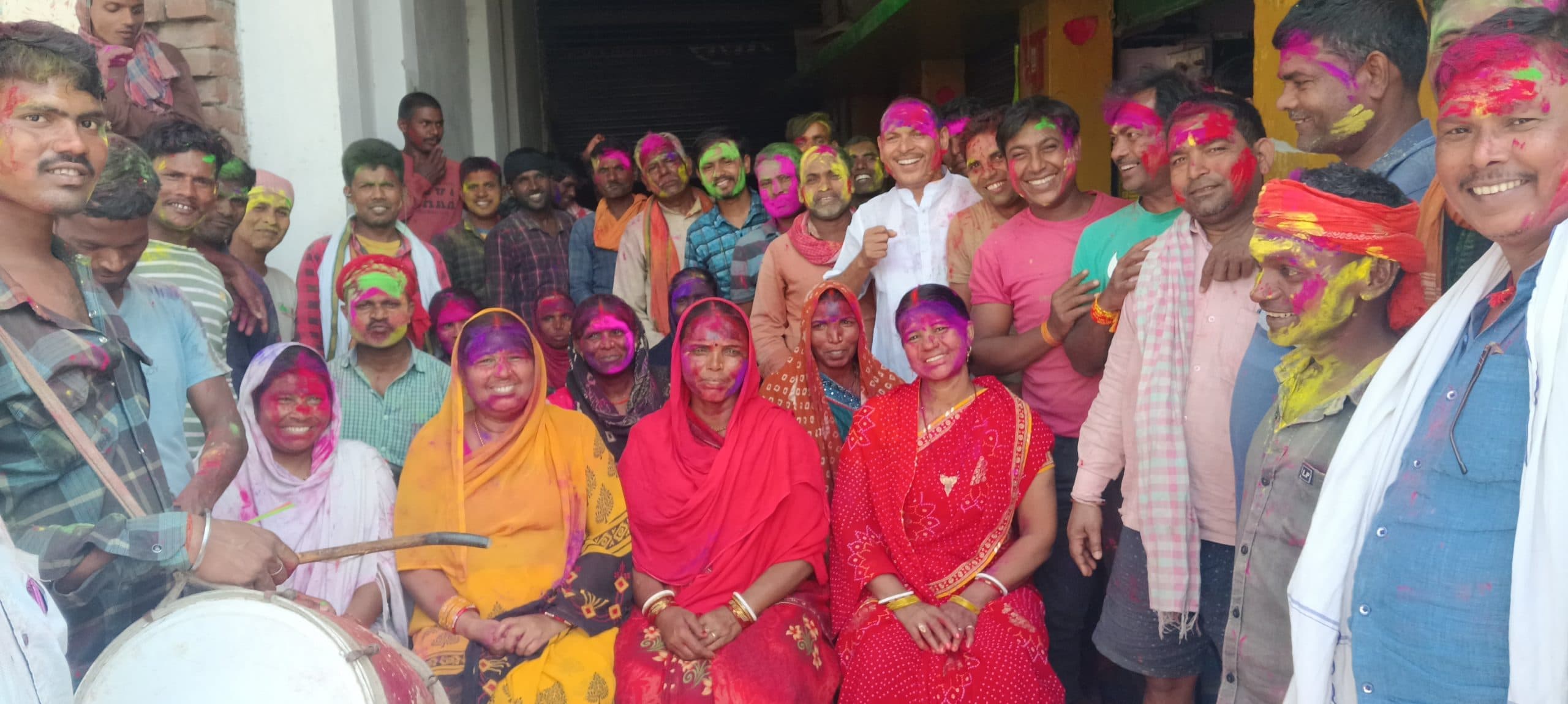 वार्ड पार्षद ने सभी सफाईकर्मियों को अंग वस्त्र देकर किया सम्मानित