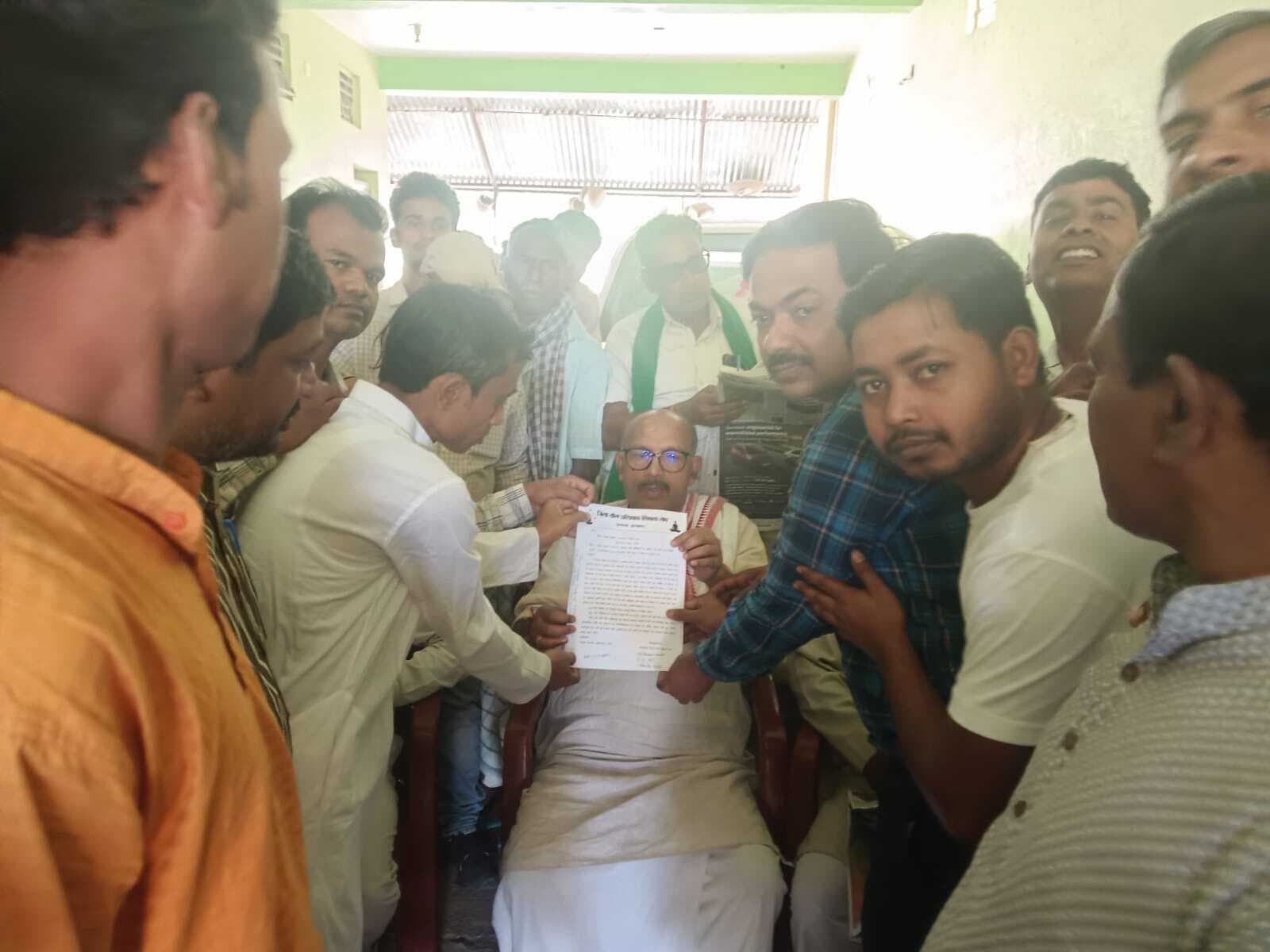 जिले के योग प्रशिक्षकों ने विस अध्यक्ष को सौंपा ज्ञापन