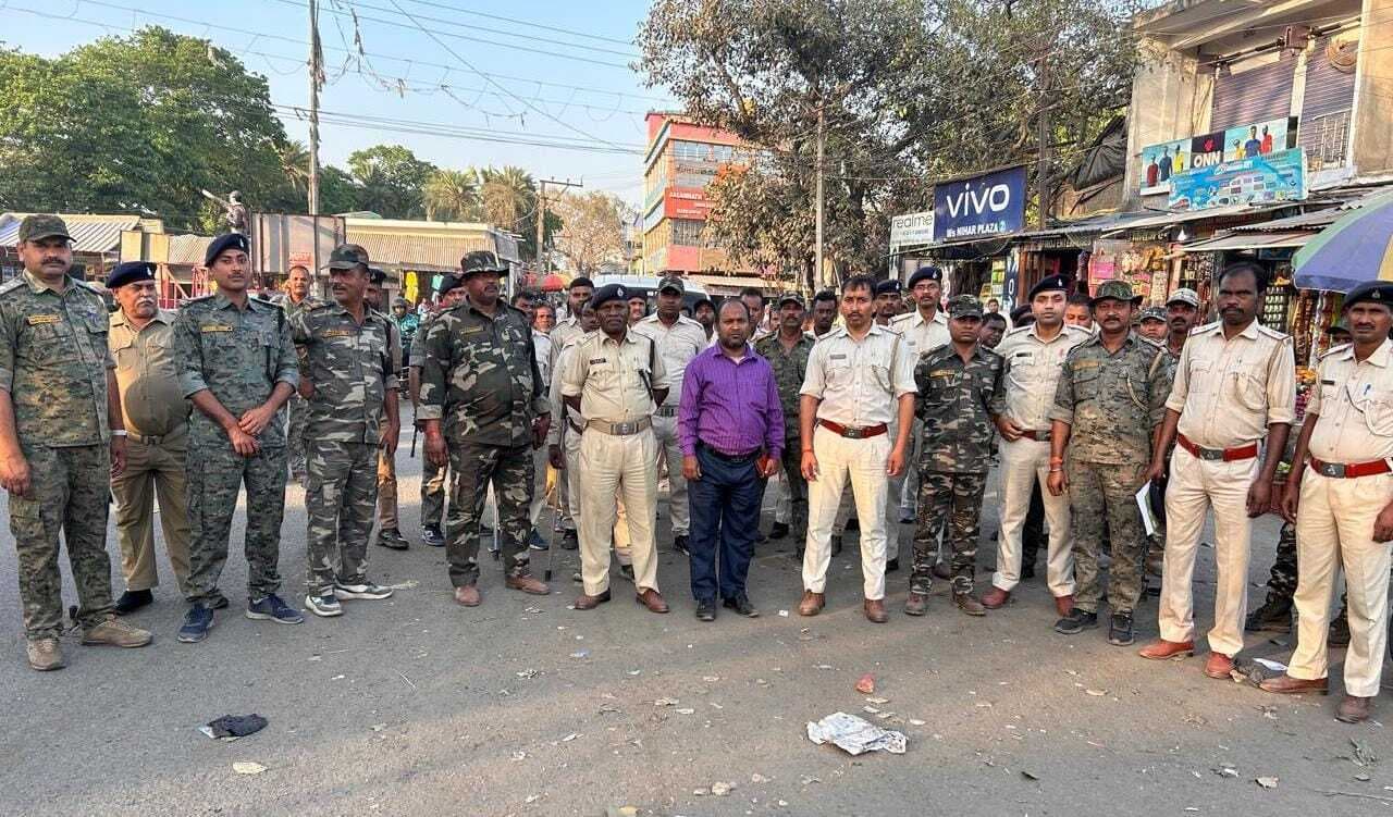 होली व रमजान को लेकर पुलिस ने निकाला फ्लैग मार्च