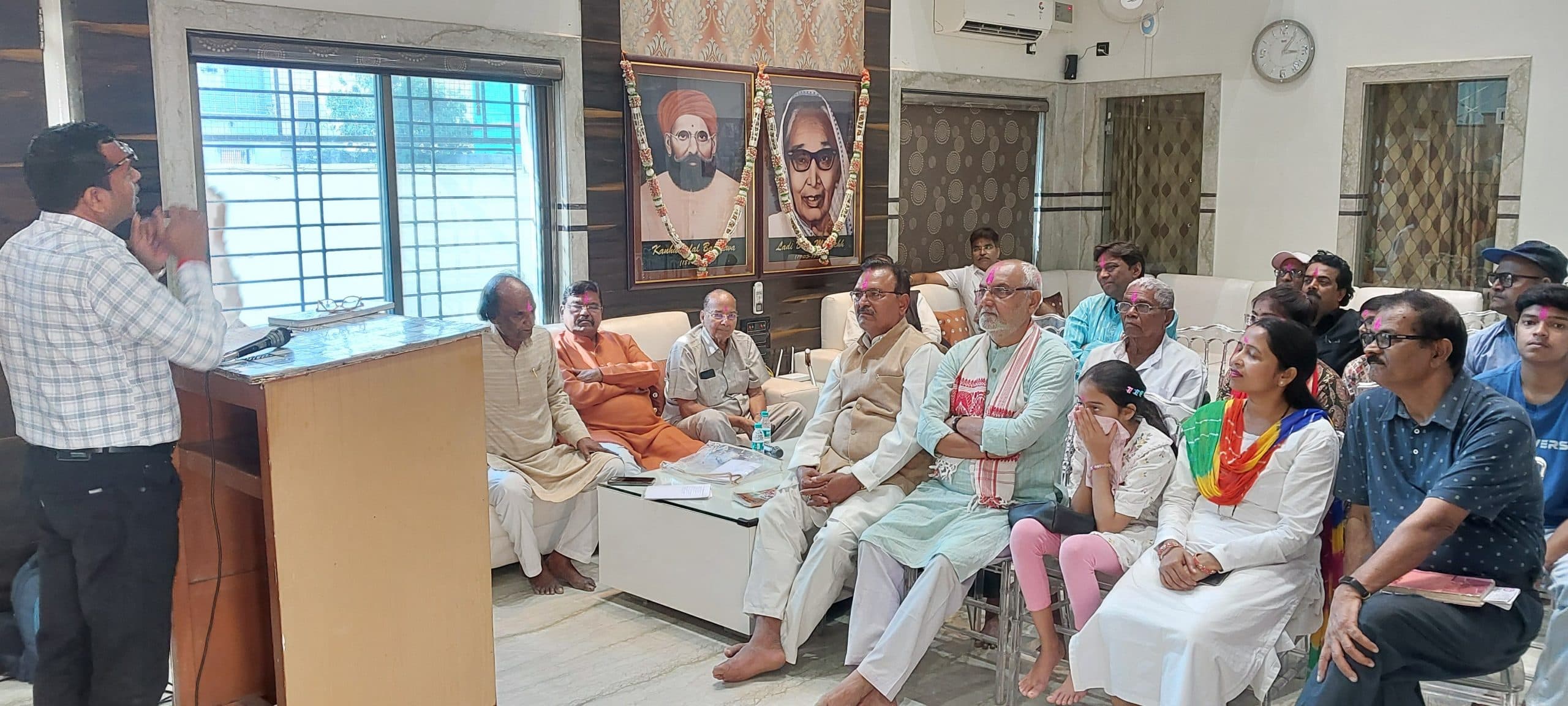 हास्य कविताओं के साथ हुआ होली मिलन समारोह