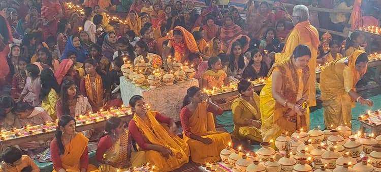 विश्व शांति और युग परिवर्तन के लिए गायत्री परिवार से जुड़ने की अपील