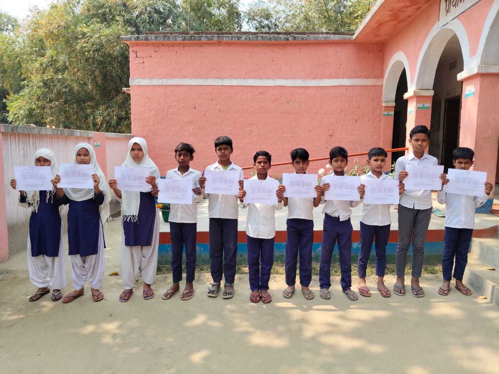 प्रवेश पत्र जारी कर कराया गया बच्चों को परीक्षा में शामिल