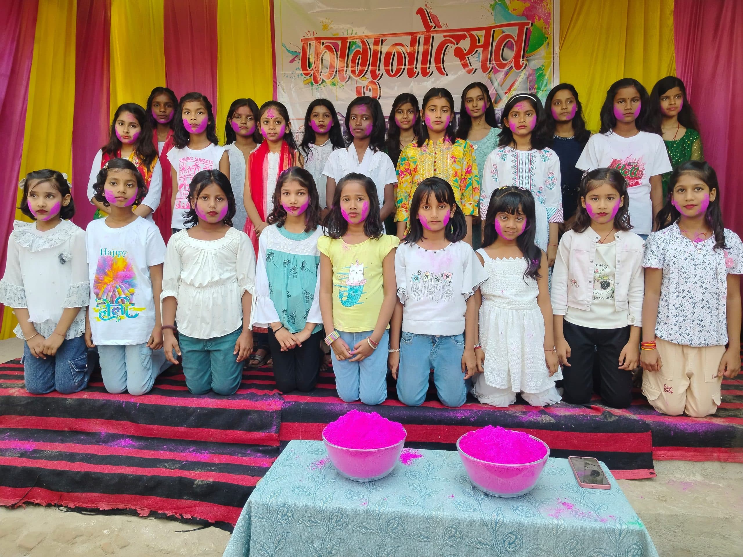 नेशनल पब्लिक स्कूल मनिहारी में फागुनोत्सव मनाया गया