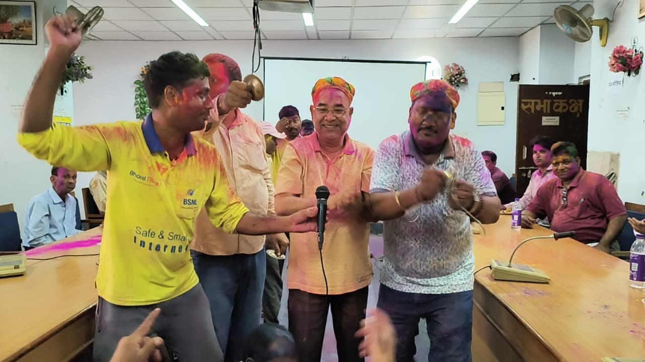 बीएसएनएल कायालय में होली मिलन समारोह