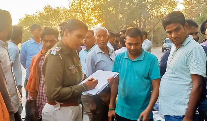 Saran News : बाइकों की टक्कर में दो युवकों की मौत, दो गंभीर