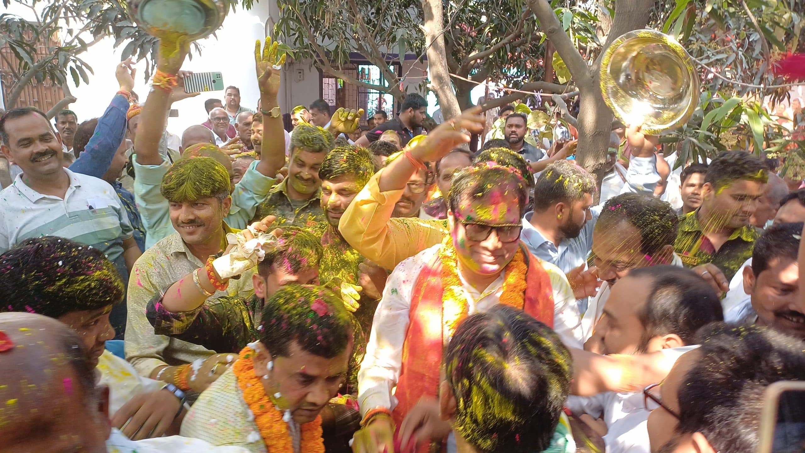 परबत्ता विधायक के आवास पर होली मिलन समारोह का हुआ आयोजन