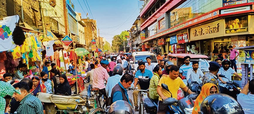 Gopalganj News  : होली में इस बार 50 करोड़ के कारोबार का अनुमान, गुझिया, रंग, पिचकारी, नमकीन की खूब रही मांग