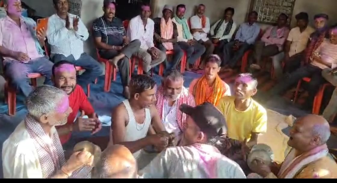 गायब होती जा रही होली में फाग गीतों के गाने की परंपरा