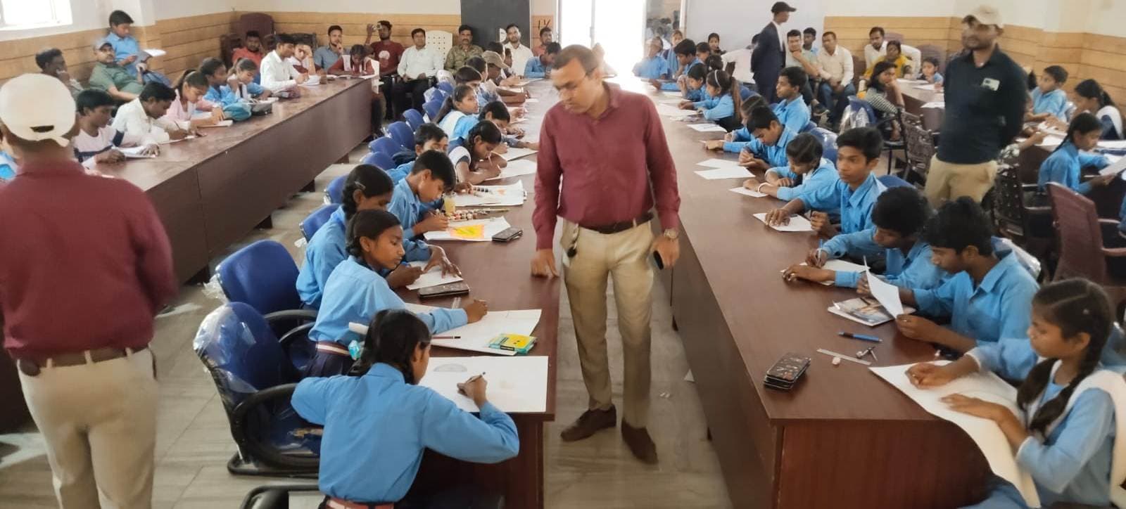 Aurangabad News : गुणवत्तापूर्ण शिक्षा प्रदान करने के लिए हो रहा बेहतर कार्य : बीडीओ