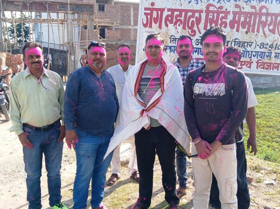 Aurangabad News : खुशहाली व एकता का संदेश देती है होली : सुबोध