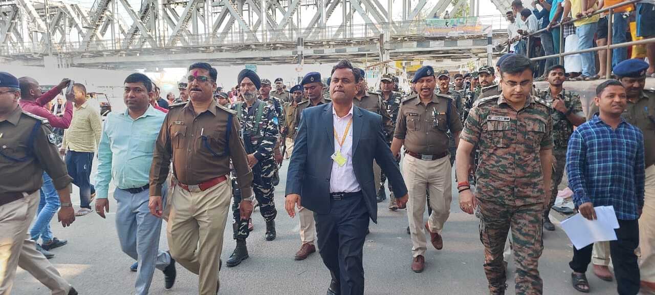 डीएम-एसपी के नेतृत्व में किया फ्लैग मार्च