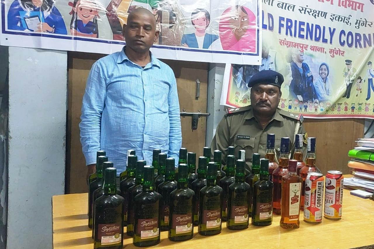 देशी व विदेशी शराब के साथ दो तस्कर गिरफ्तार, एक फरार