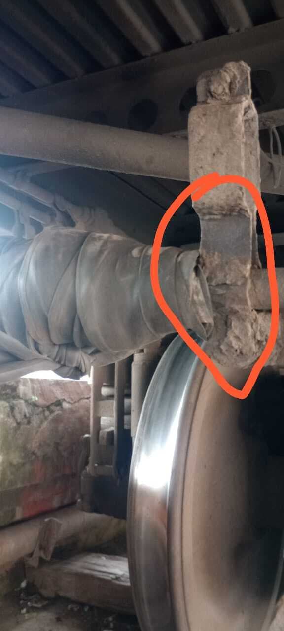 Samastipur News : गिट्टी से टकराने के कारण बिहार संपर्क का बैक प्रेशर हुआ था लीक