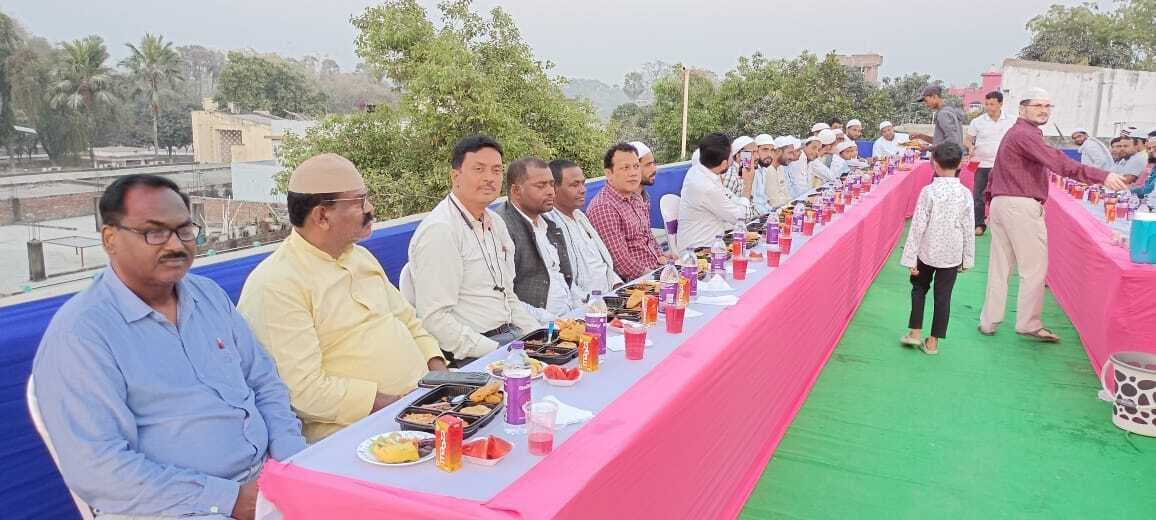 Samastipur News : इफ्तार पार्टी में अमन व शांति के लिए रोजेदारों ने मांगी दुआ