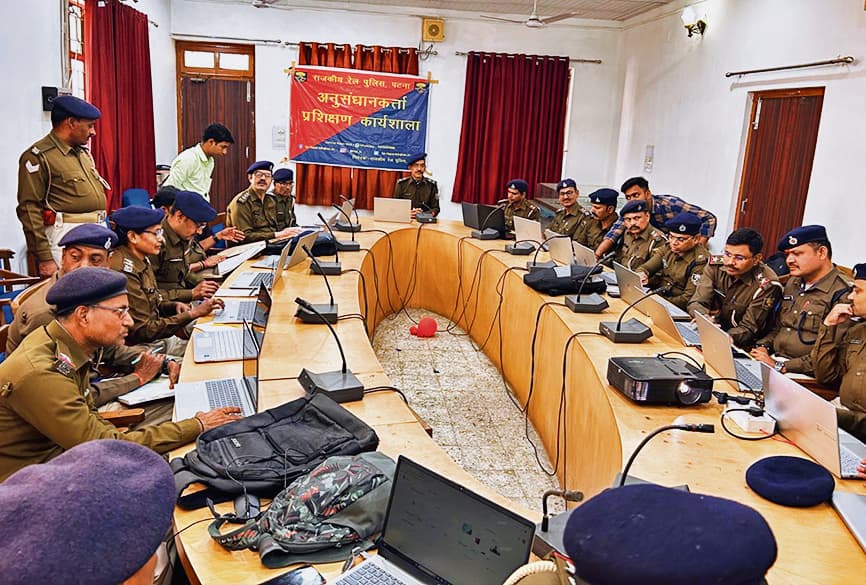 Gaya News : संवेदनशील जगहों पर चार दिनों तक तैनात रहेंगे स्पेशल जवान : रेल एसपी