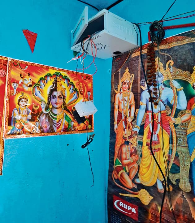 Gaya News : पेवर ब्लॉक कंपनी के गोदाम का ताला काट कर लाखों का सामान ले उड़े