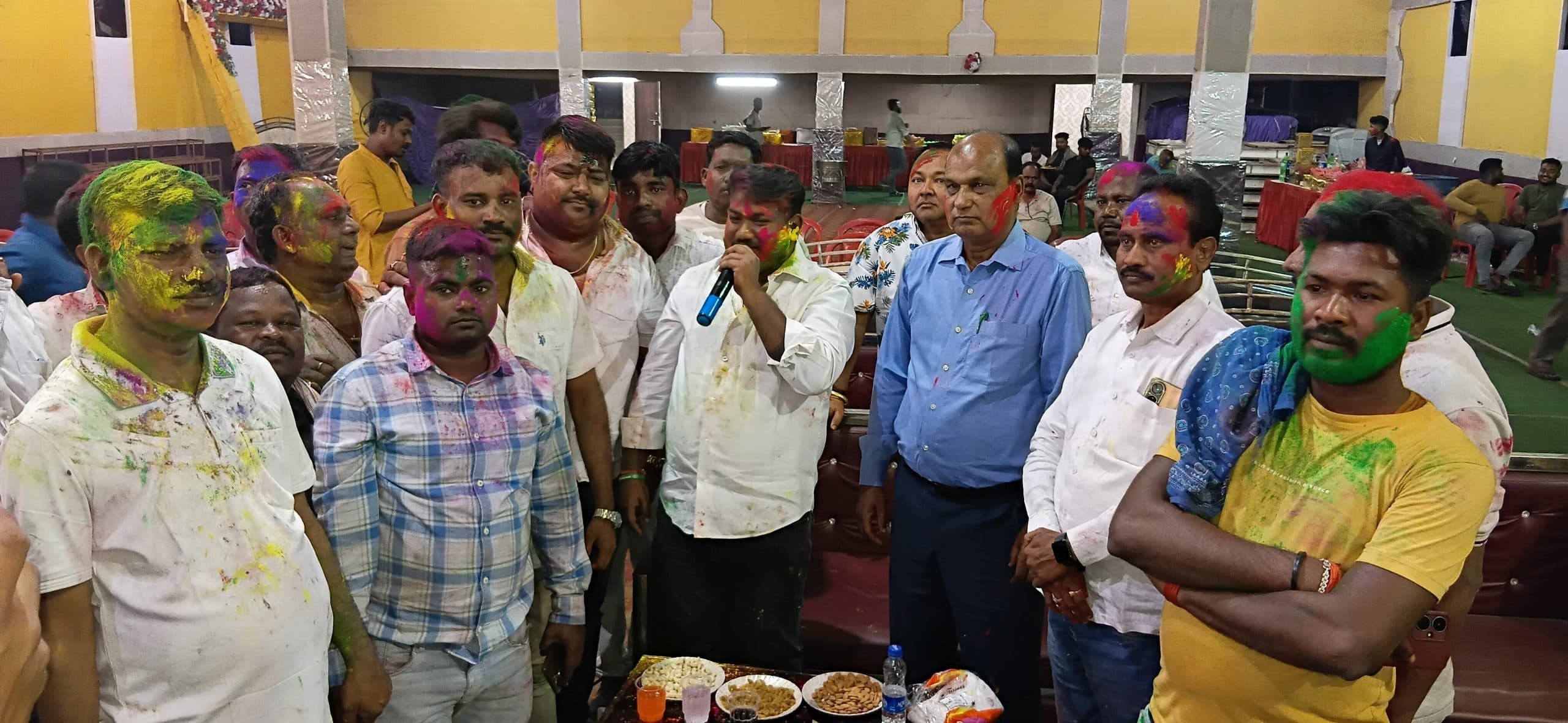 Bokaro News :हाइवा कोयलांचल ऑनर एसोसिएशन के होली मिलन में जमकर उड़े गुलाल