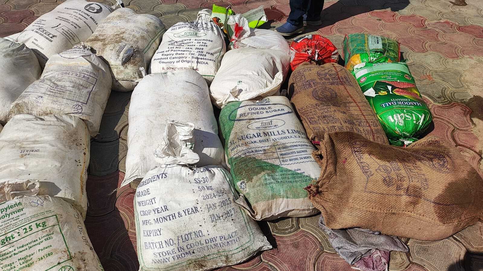 मानपुर रेलवे स्टेशन से 890 लीटर देशी व 34 लीटर विदेशी शराब जब्त