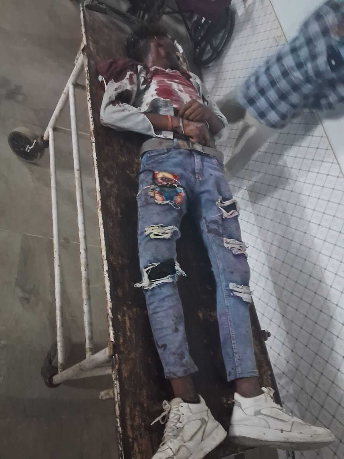 दो अलग-अलग सड़क दुर्घटनाओं में एक युवक की मौत, 9 घायल