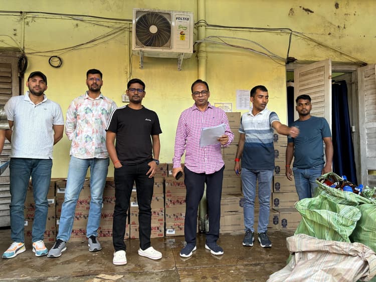 फतेहपुर थाने के पास से शराब व बियर की 5472 बोतलें व दो पिकअप जब्त