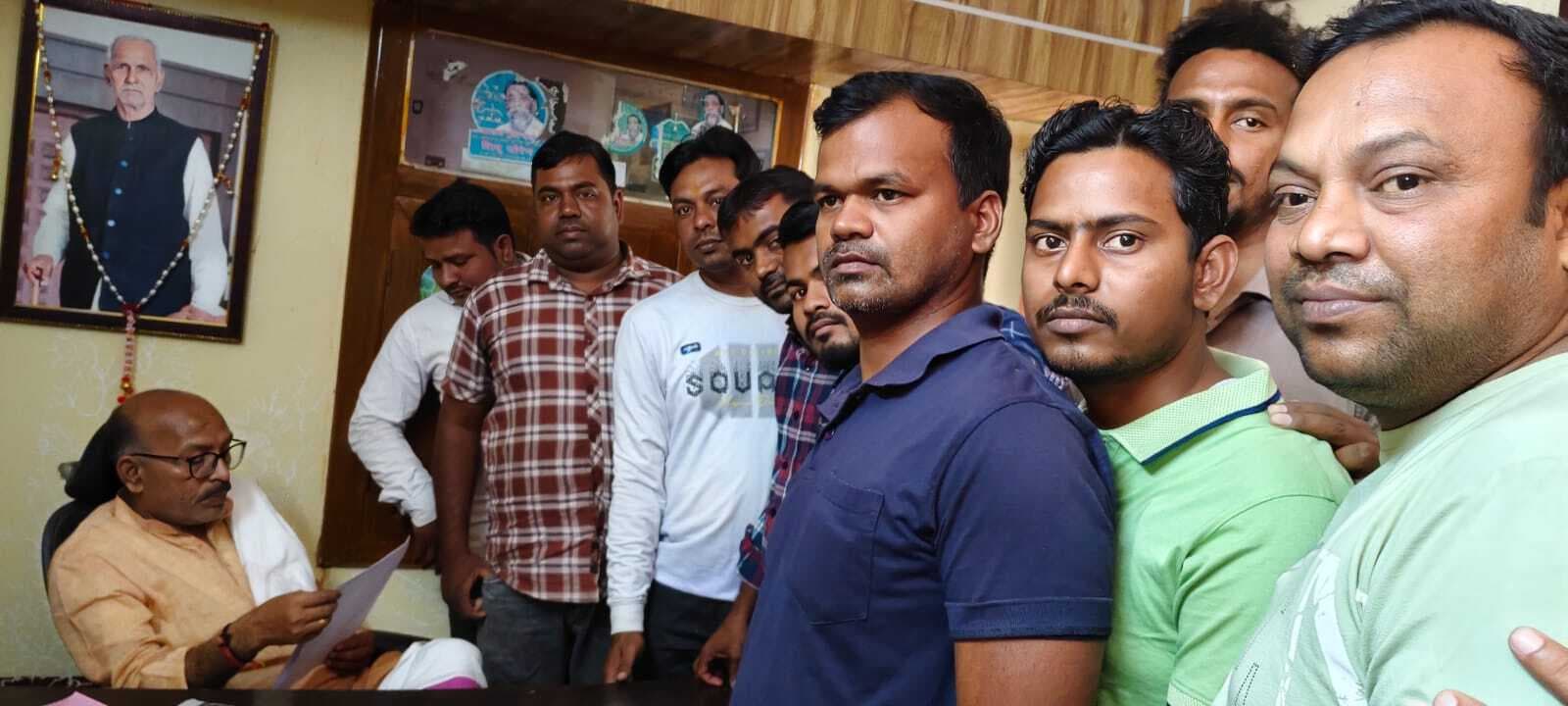 जेटेट अभ्यर्थियों ने स्पीकर को दिया ज्ञापन, सहायक आचार्य परीक्षा में मान्यता दिलाने की अपील