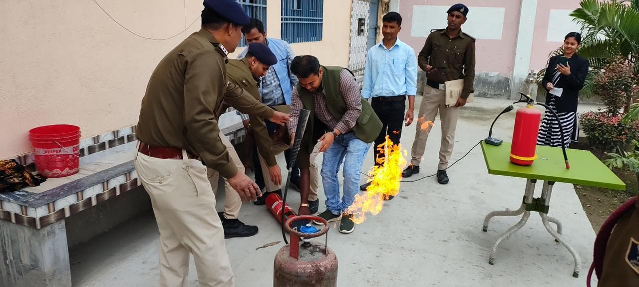 आग से बचाव के लिए मिराकल पब्लिक स्कूल ने बच्चो को किया जागरूक