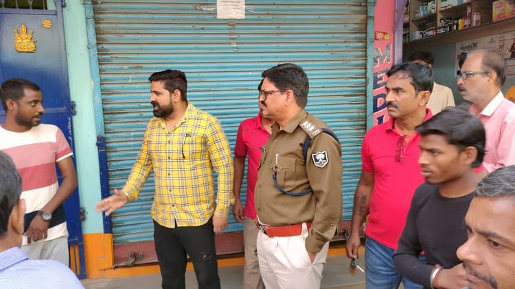 बारसोई में एक ही रात दुकान और घर में लाखों की चोरी