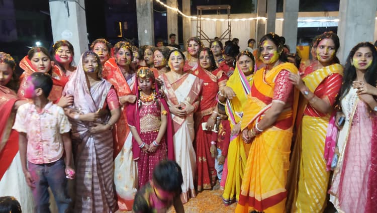 बारसोई में महिला मंडली के द्वारा होली मिलन समारोह का हुआ आयोजन