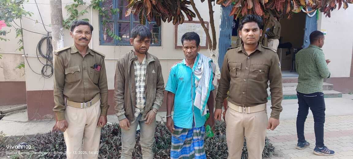 रंगे हाथ चोरी करते एक धराया, एक चोर भागने में सफल