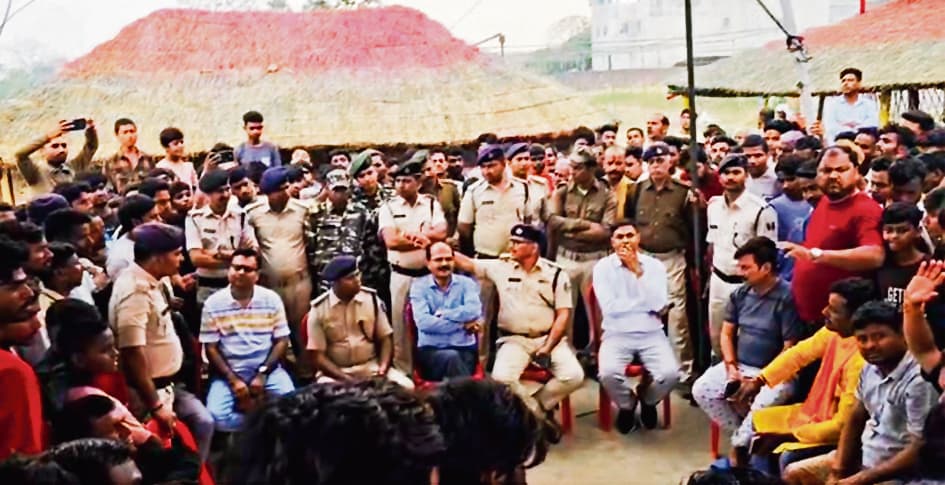 Gopalganj News  : चंदा वसूलने गये बदरजीमी के युवकों से इजमाली गांव में मारपीट, पथराव के बाद इलाके में तनाव