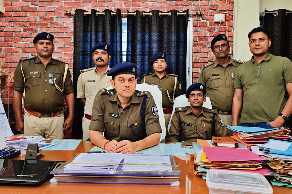 Gopalganj News  : होली में डीजे बजाने के विवाद में युवक की चाकू गोदकर हत्या, मुख्य आरोपित समेत चार गिरफ्तार