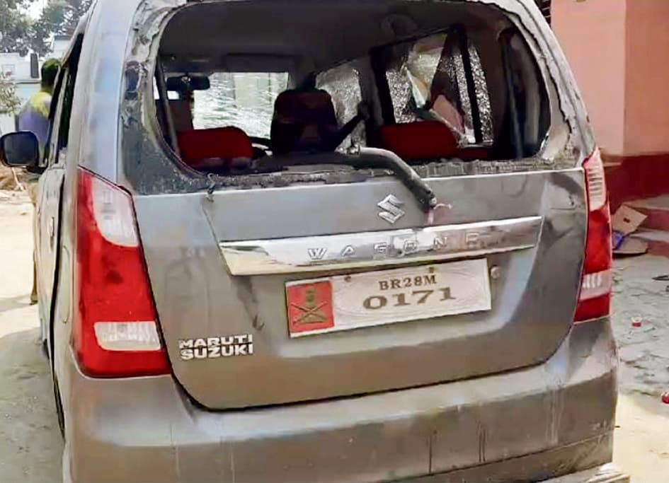 Gopalganj News : करसघाट में फायरिंग कर वाहनों में की गयी तोड़फोड़, घर में लूटपाट, महम्मदपुर थाना क्षेत्र में हुई घटना, दो कट्टा बरामद