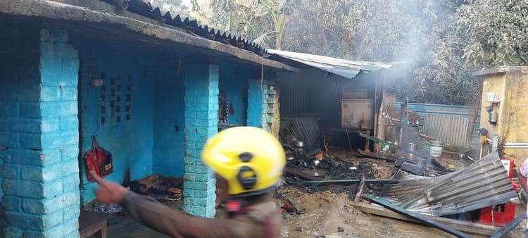 Madhubani News : बनकट्टा गांव में आग लगने से चार घर सहित लाखों रुपये का सामान नष्ट