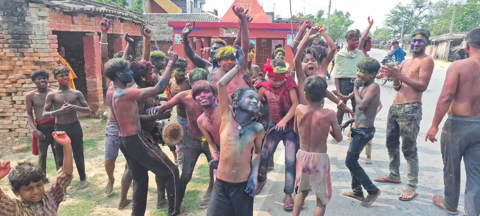 Madhubani News : बेनीपट्टी में शांतिपूर्ण संपन्न हुआ रंगों का त्योहार होली