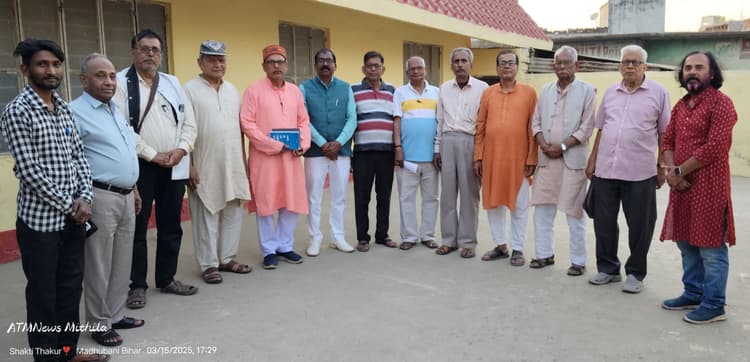 Madhubani News : गोष्ठी में होली पर आधारित कविता का हुआ आयोजन